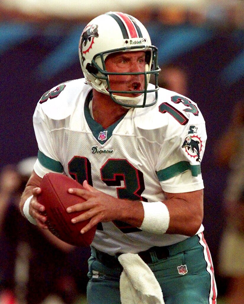 1998: Miami’s Dan Marino becomes first player to throw 400 career TD passes